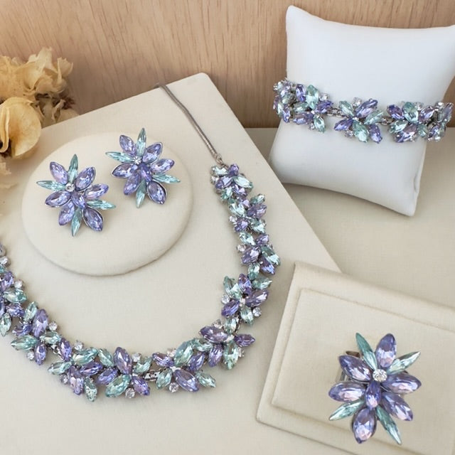 Kit 4 Peças Colar, Brinco, Pulseira e Anel Regulável Jessy Pedraria Menta com Lilás Prata
