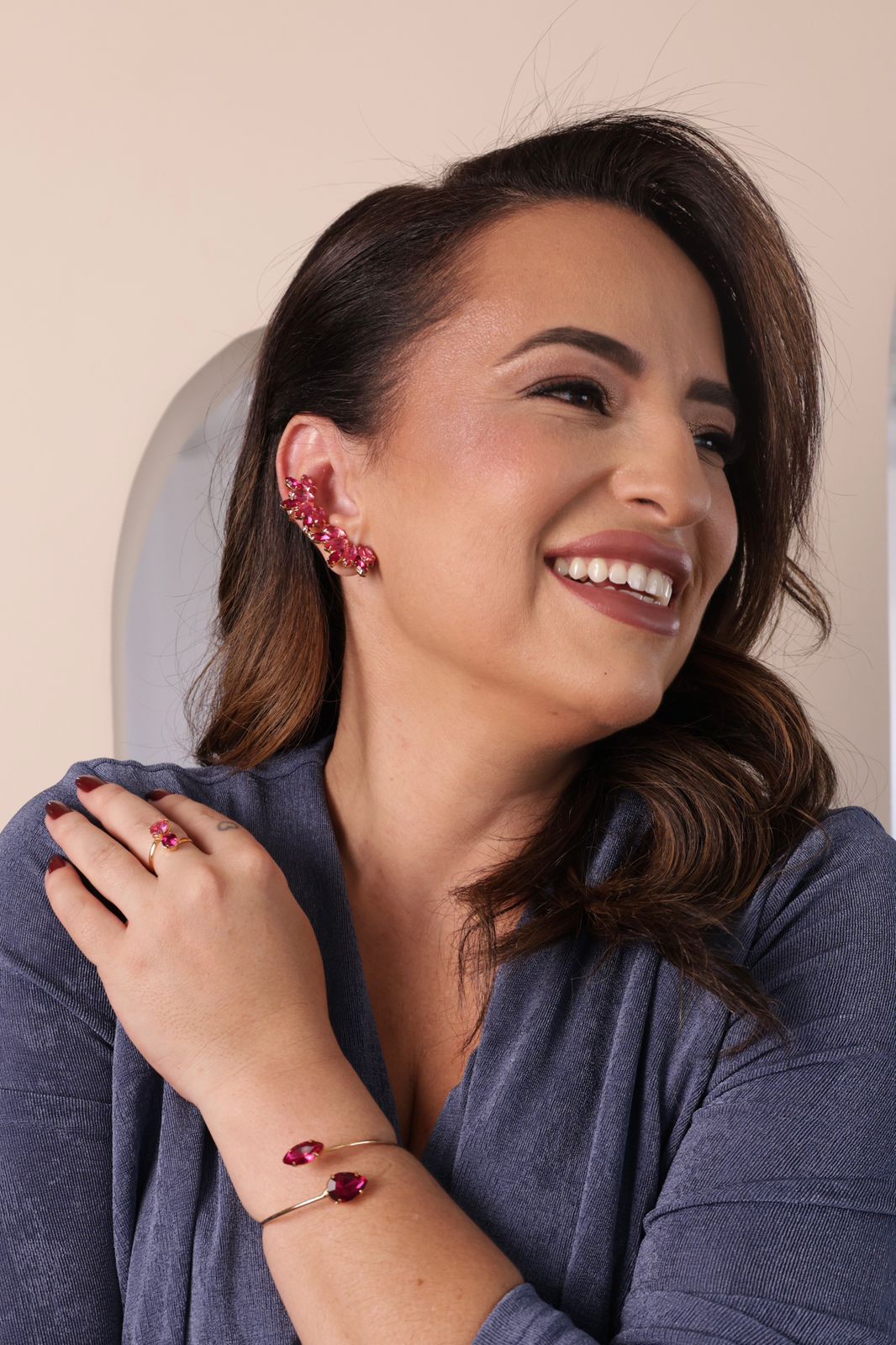 Kit Anel Regulável, Bracelete e Ear Cuff de Zircônia Fúcsia Dalia Dourado