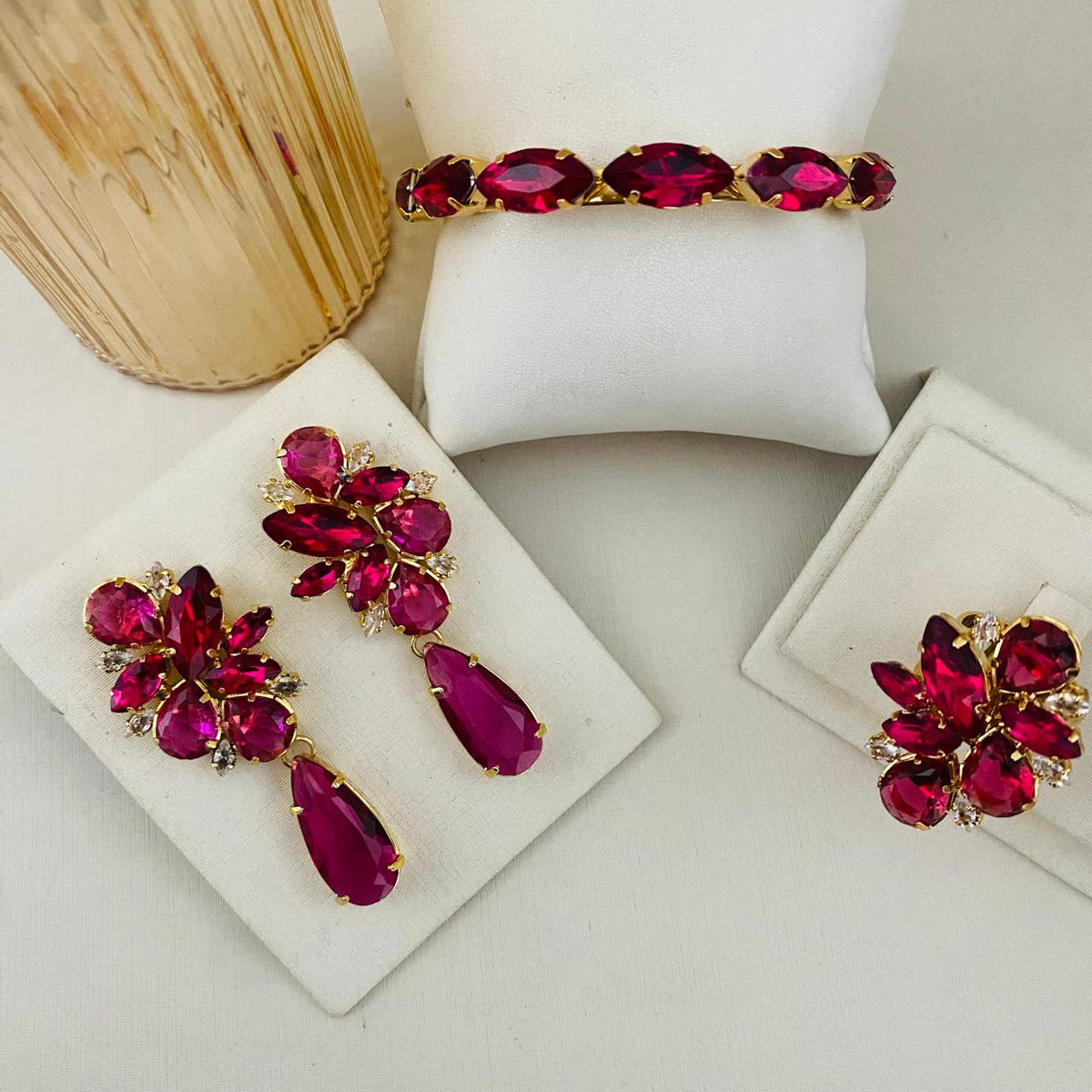 Kit Brinco, Anel Regulavel e Bracelete Liz Fucsia Dourado