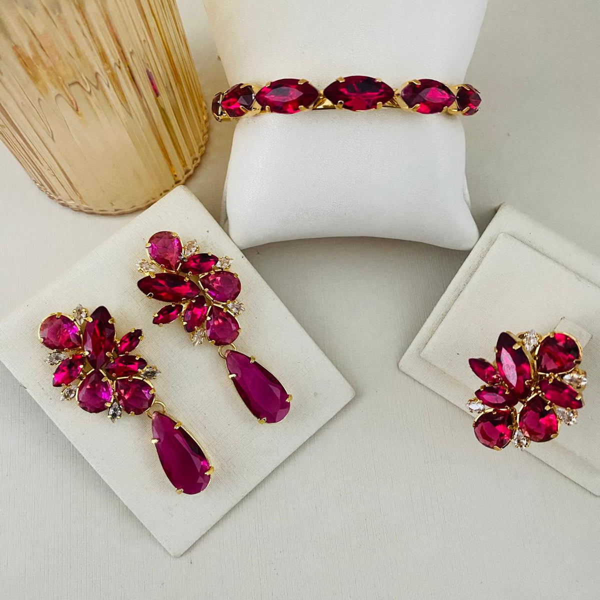 Kit Brinco, Anel Regulavel e Bracelete Liz Fucsia Dourado