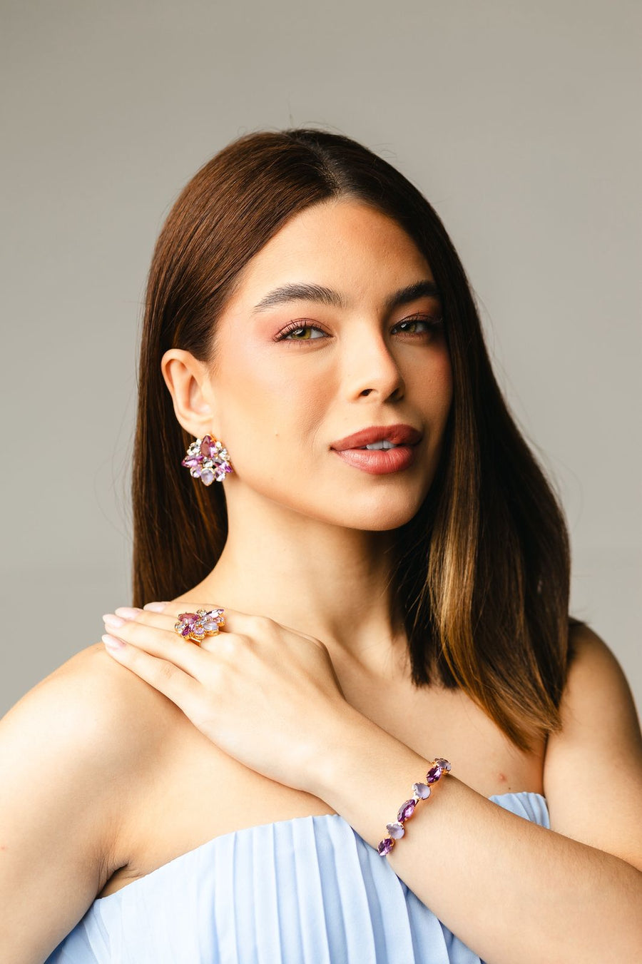 Kit Brinco, Anel Regulável e Bracelete Manhattan de Zircônia Tons de Roxo Banho Dourado