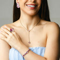 Kit Brinco, Bracelete, Anel Regulável e Colar Gravatinha Brooklyn em Zircônia Tons de Rosa Banho Prata