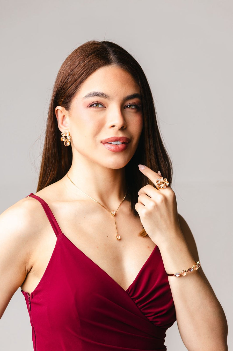 Kit Brinco, Colar Gravatinha, Bracelete e Anel Regulável The Bronx em Zircônia Nude Banho Dourado
