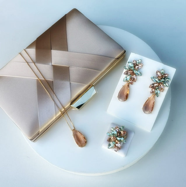 Kit Clutch, Brinco, Colar e Anel Regulável Londres Nude com Azul Dourado