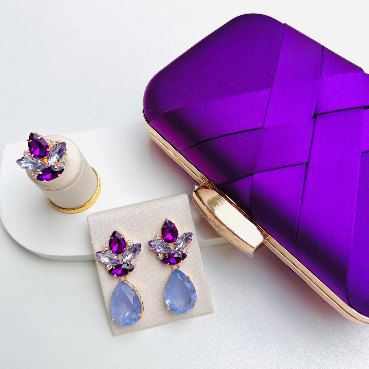 Kit Clutch, Anel Regulável com Brinco Celinha Tons de Roxo