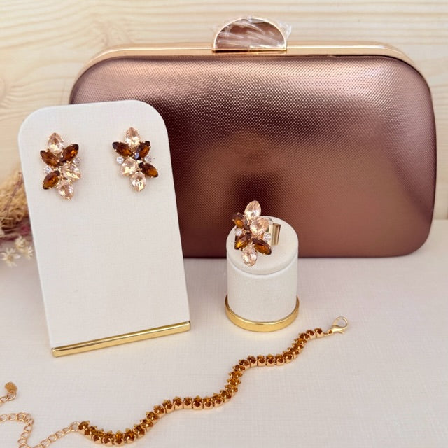 Kit Clutch, Brinco, Pulseira e Anel Regulável Cristiane Tons de Marrom Dourado