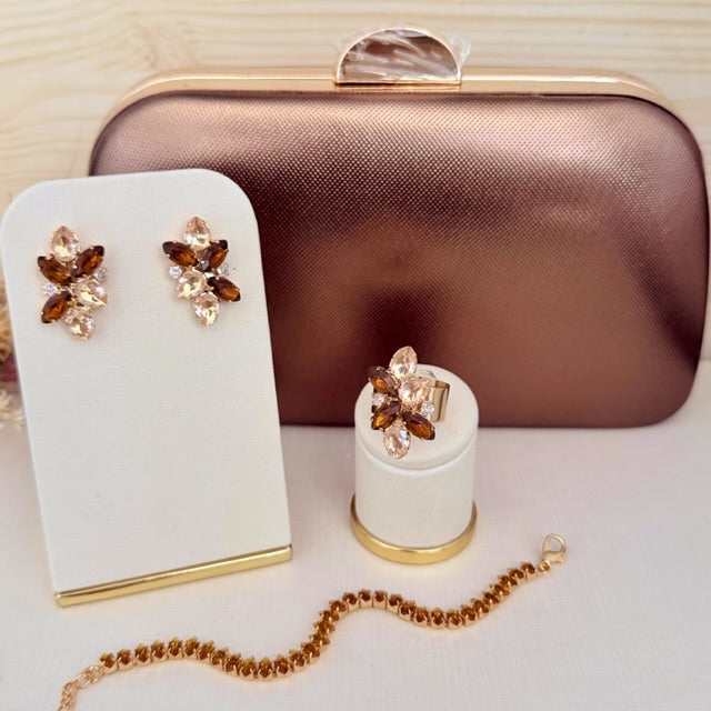 Kit Clutch, Brinco, Pulseira e Anel Regulável Cristiane Tons de Marrom Dourado