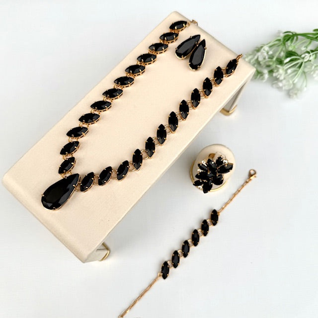 Kit Colar, Brinco, Anel e Pulseira Preto Momentos