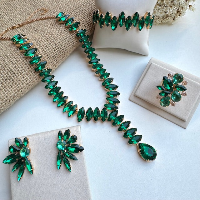 Kit Colar, Brinco, Bracelete e Anel Regulável Esmeralda Ariel