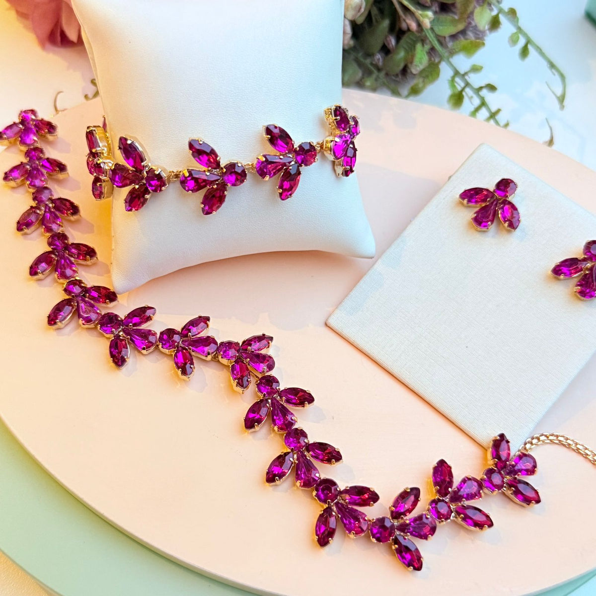 Kit Colar, Brinco e Pulseira Rainha Pink -Dourado