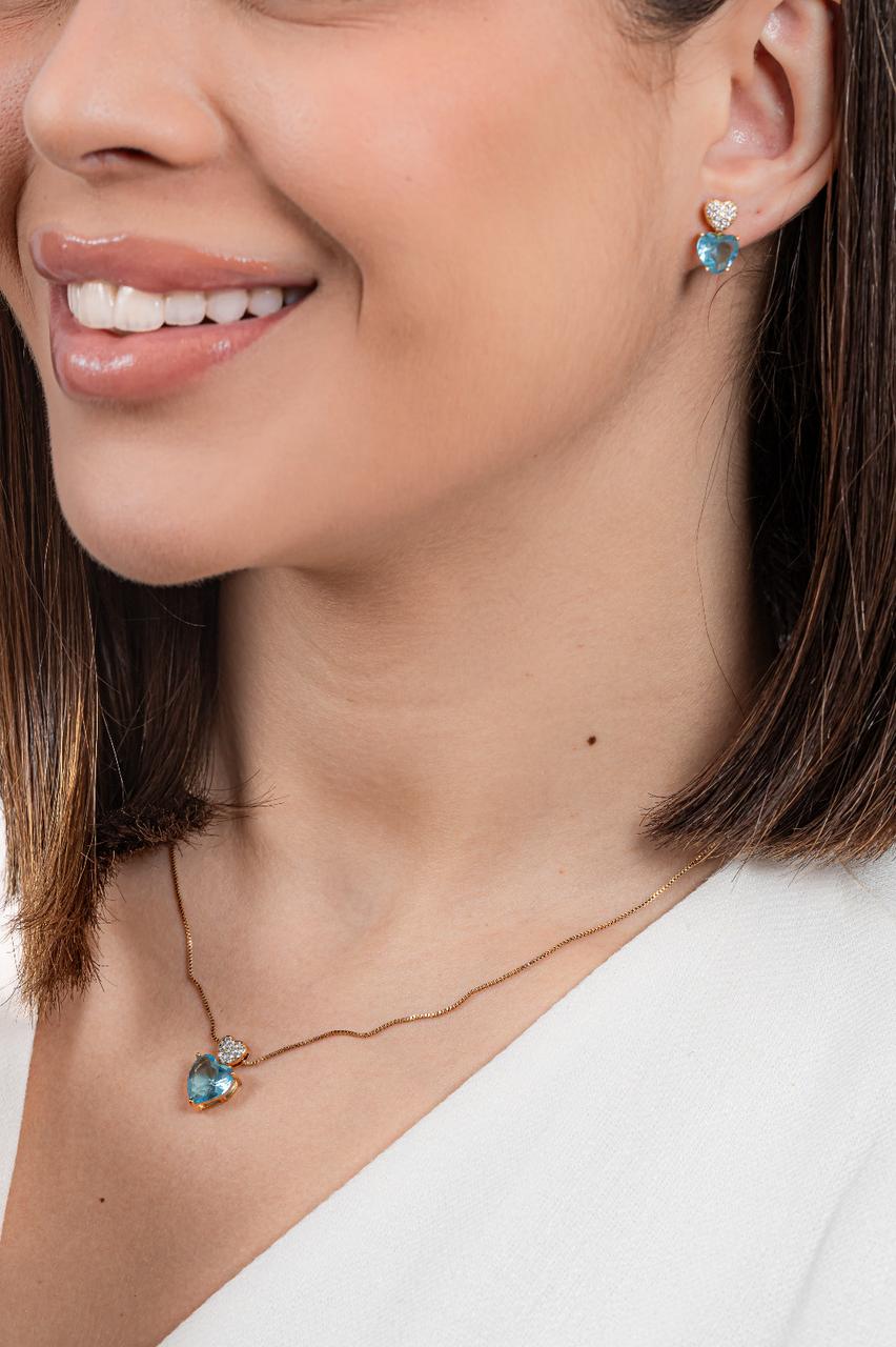 kit Colar e Brinco Coração de Zircônia Azul Claro com Cristal Bia Banho de Ouro 18k