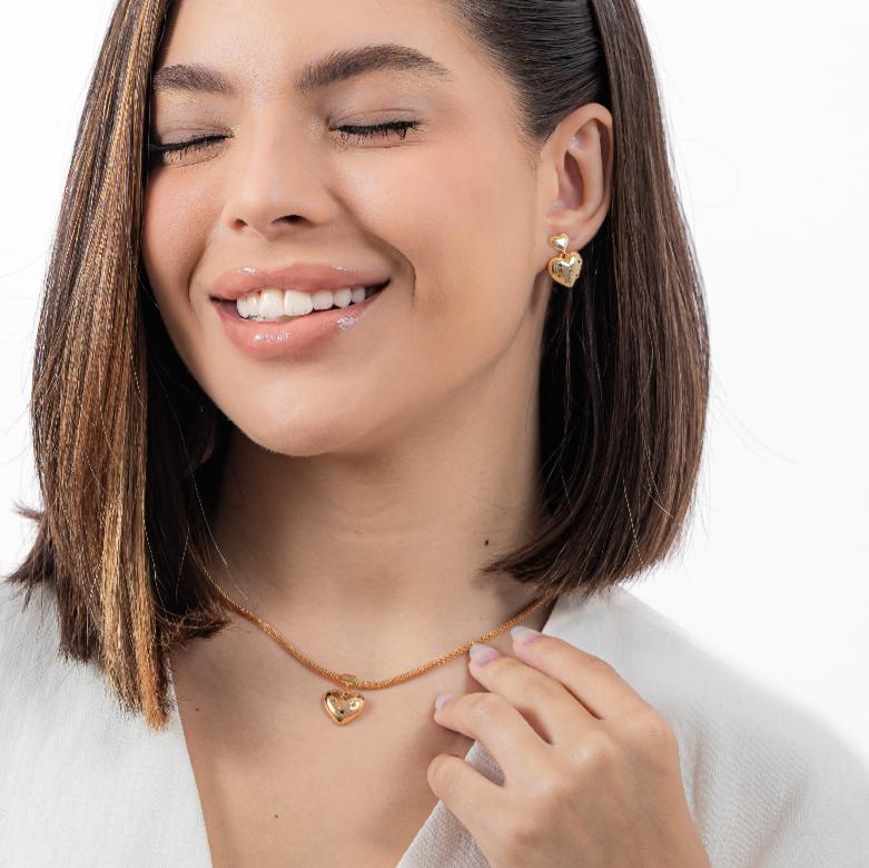 kit Colar e Brinco de Coração com Detalhes em Zircônia Collor Banho de Ouro 18k