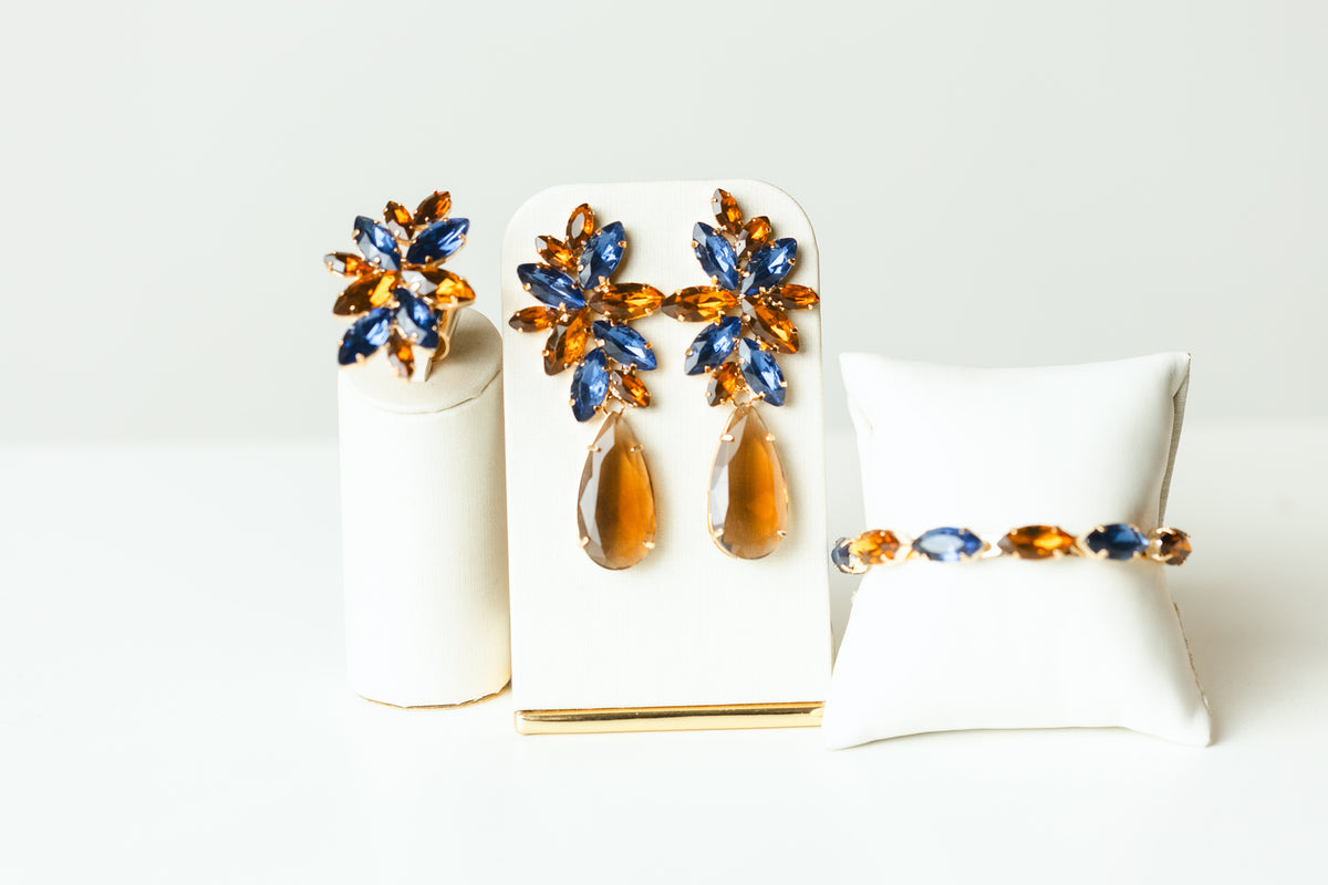 Kit de 3 Acessórios - Brinco, Anel Ajustável e Bracelete Marrom com Safira Dourado Londres