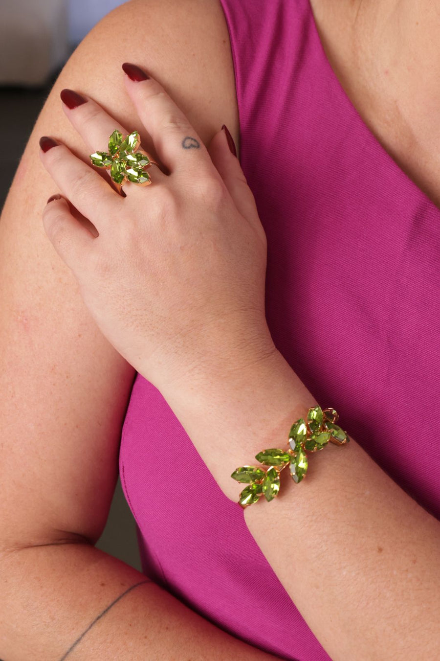 Kit Ear Cuff, Anel Regulável e Bracelete Thalisa Verde Oliva