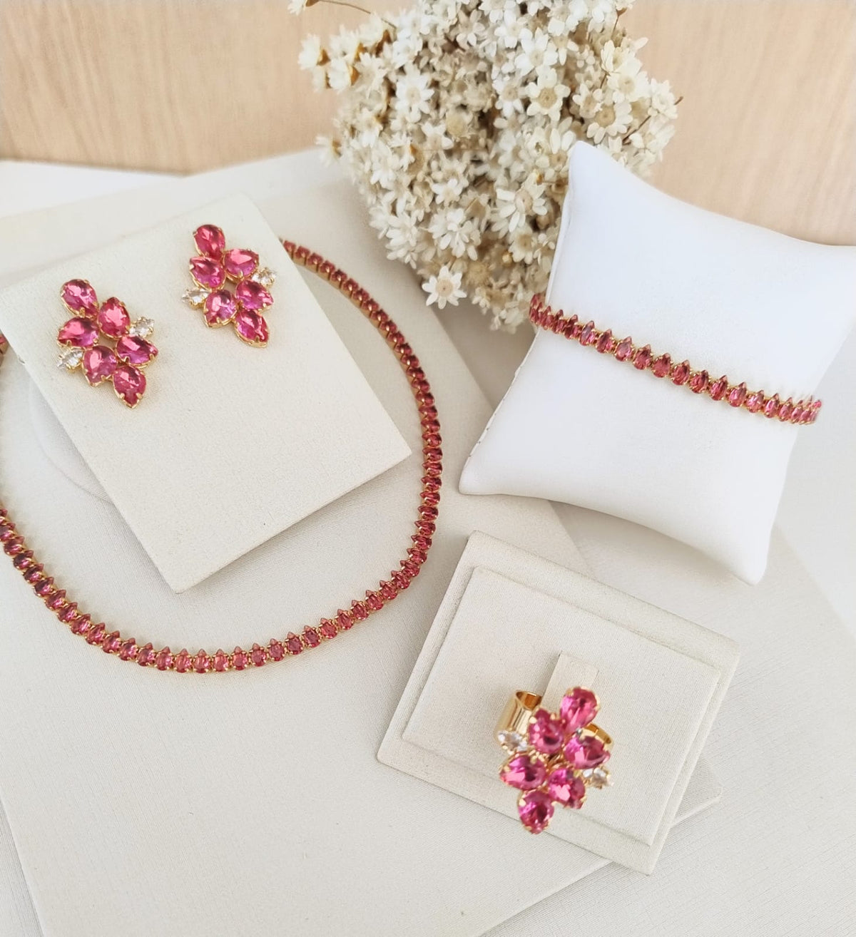 Kit Rivieira, Pulseira, Anel e Brinco de Zircônia Fúcsia Valentina Banho:Dourado
