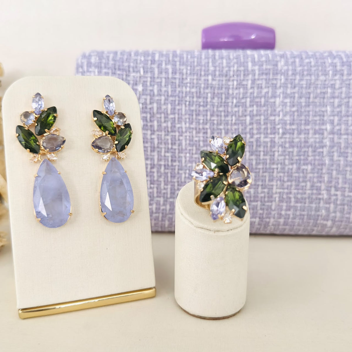 Kit Clutch, Brinco e Anel Regulável Kohler Lavanda com Verde Oliva Banho Dourado
