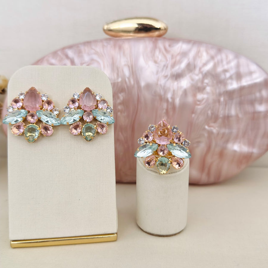 Kit Clutch Madrepérola, Brinco e Anel Regulável Brooklyn Rosa com Azul Banho Dourado
