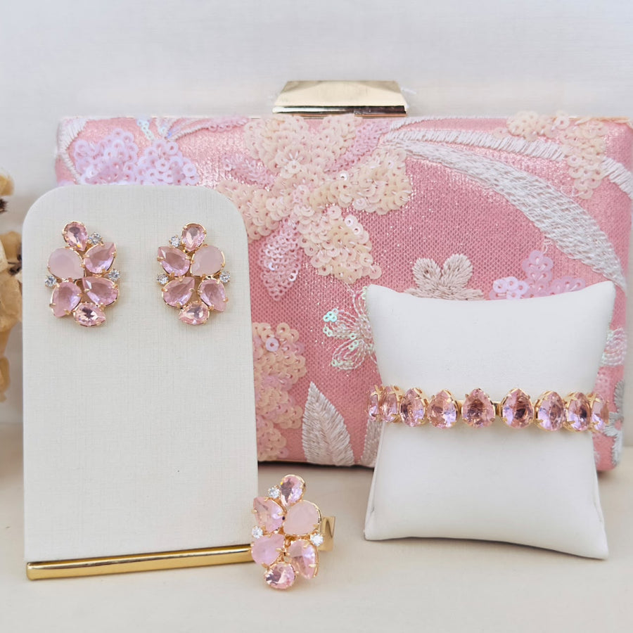 Kit 4 Peças Clutch Bordada, Brinco, Bracelete e Anel Regulável Jade de Zircônia Tons de Rosa Banho Dourado