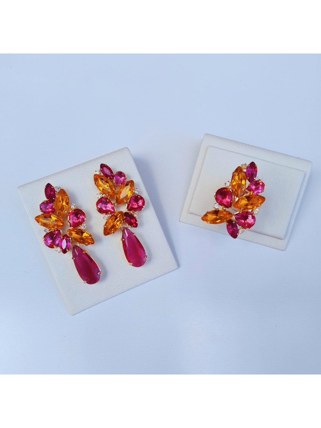 KIT ANEL REGULÁVEL COM BRINCO JOSY CORAL COM FUSCIA (banhodourado) Cor:CORAL/FUCSIA