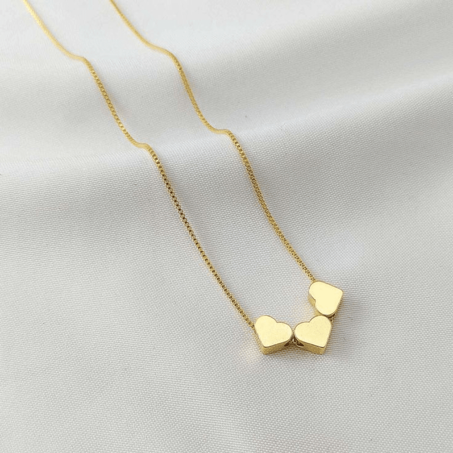 COLAR 3 CORAÇÕES BANHO DOURADO Cor:Dourado