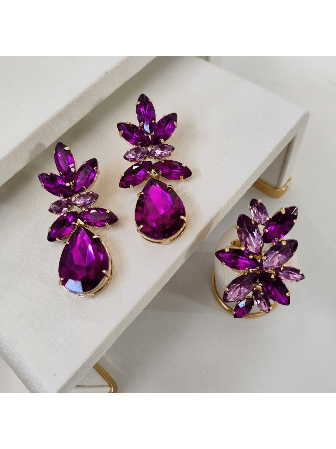 KIT BRINCO E ANEL TONS DE ROXO TREVINHO Cor:Roxo