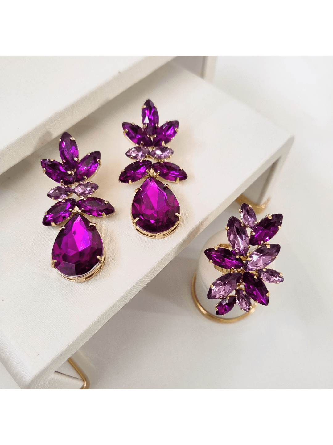 KIT BRINCO E ANEL TONS DE ROXO TREVINHO Cor:Roxo