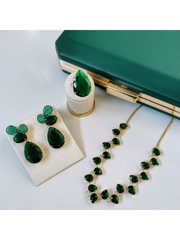 KIT CLUTCH COLAR BRINCO ANEL DIAMOND ESMERALDA Cor:TONS DE VERDE;Tipo de Estilo:KIT SEM CLUTCH