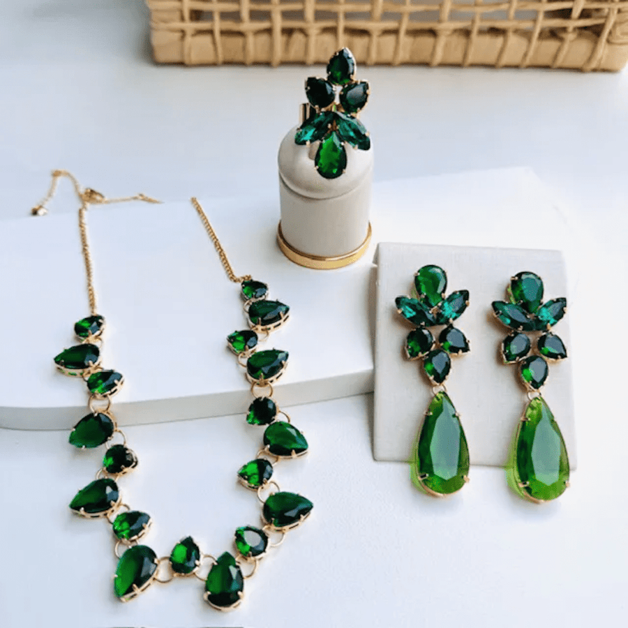 KIT COLAR, ANEL REGULÁVEL E BRINCO JULICAS DE ZIRCÔNIA ESMERALDA Cor:Verde Escuro