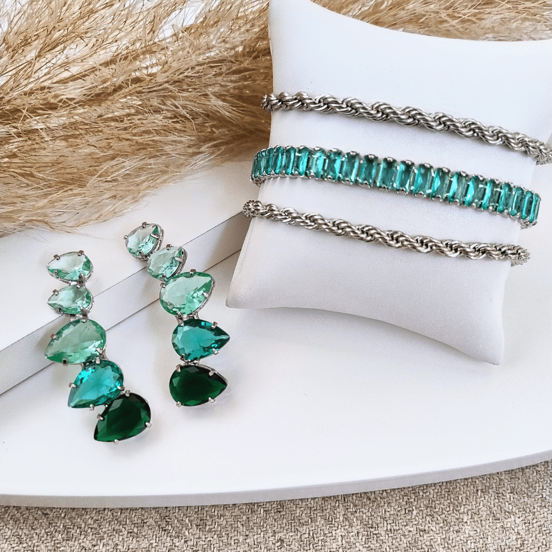 KIT BRINCO COM PULSEIRAS MELLO TONS DE VERDE Cor:Dourado