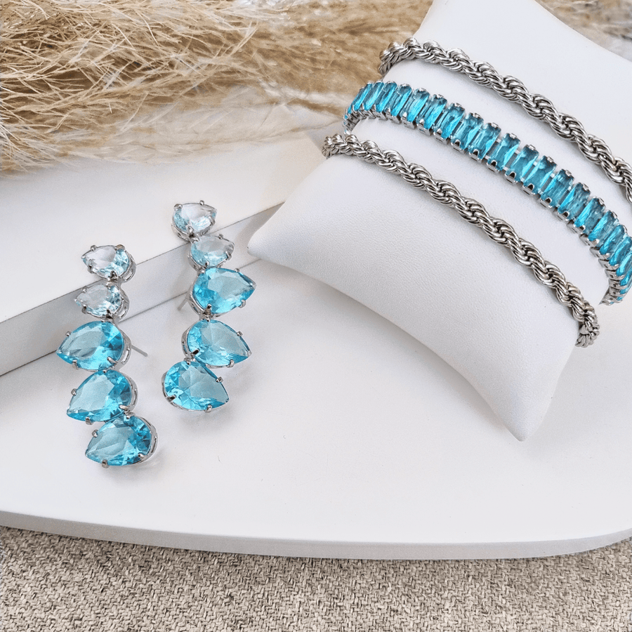 KIT BRINCO COM PULSEIRAS MELLO TONS DE AZUL CLARO Cor:Prata