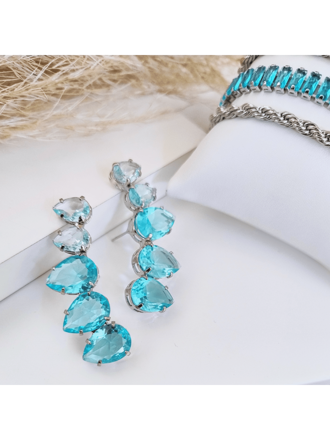 KIT BRINCO COM PULSEIRAS MELLO TONS DE AZUL CLARO Cor:Prata