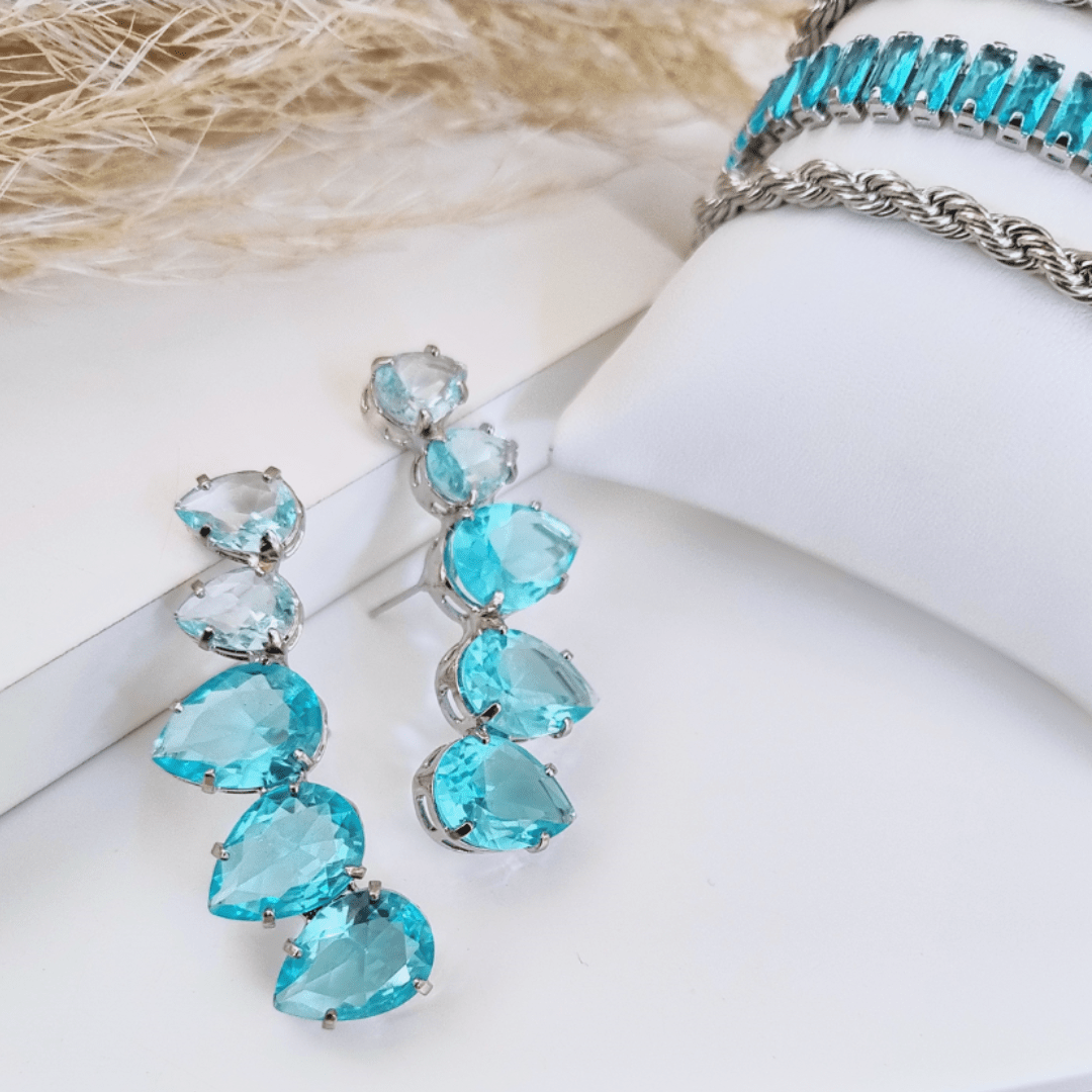 KIT BRINCO COM PULSEIRAS MELLO TONS DE AZUL CLARO Cor:Dourado