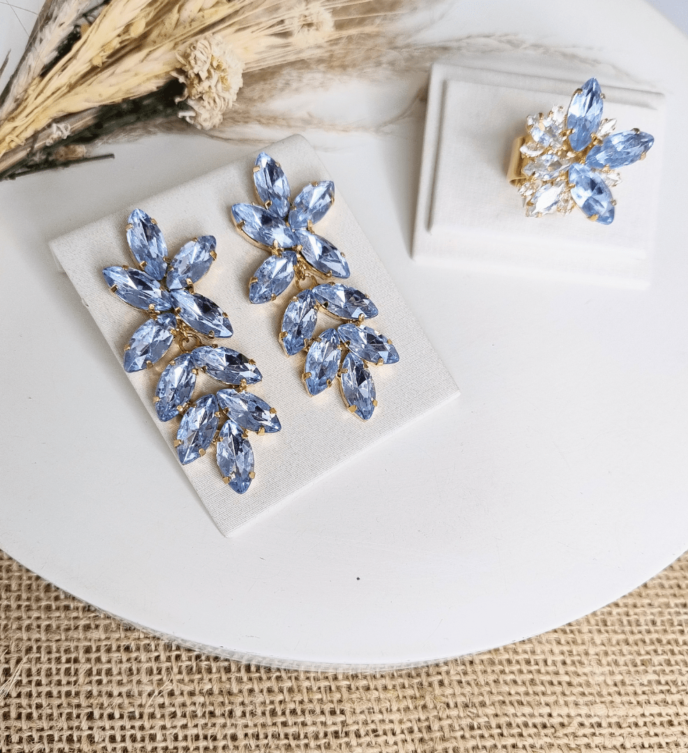 KIT ANEL COM BRINCO ALEXIS HASSE Cor:Azul bebê