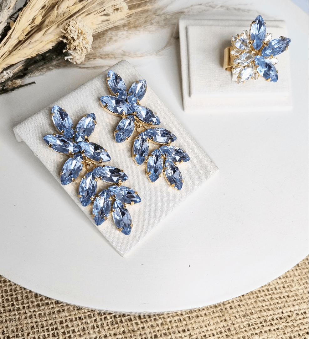 KIT ANEL COM BRINCO ALEXIS HASSE Cor:Azul bebê