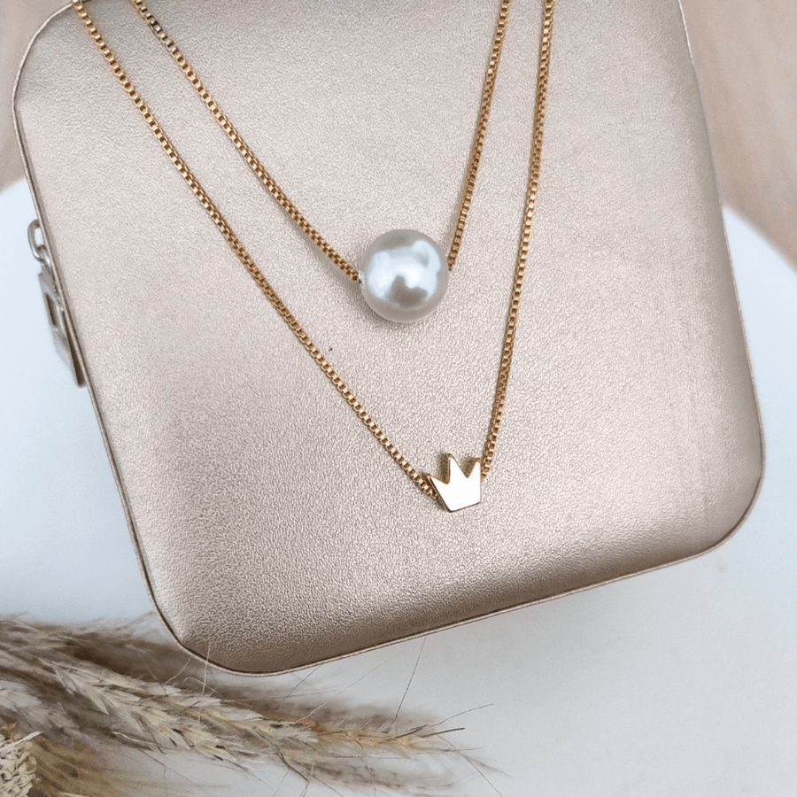 COLAR DUPLO PEROLA E COROA Cor:Dourado