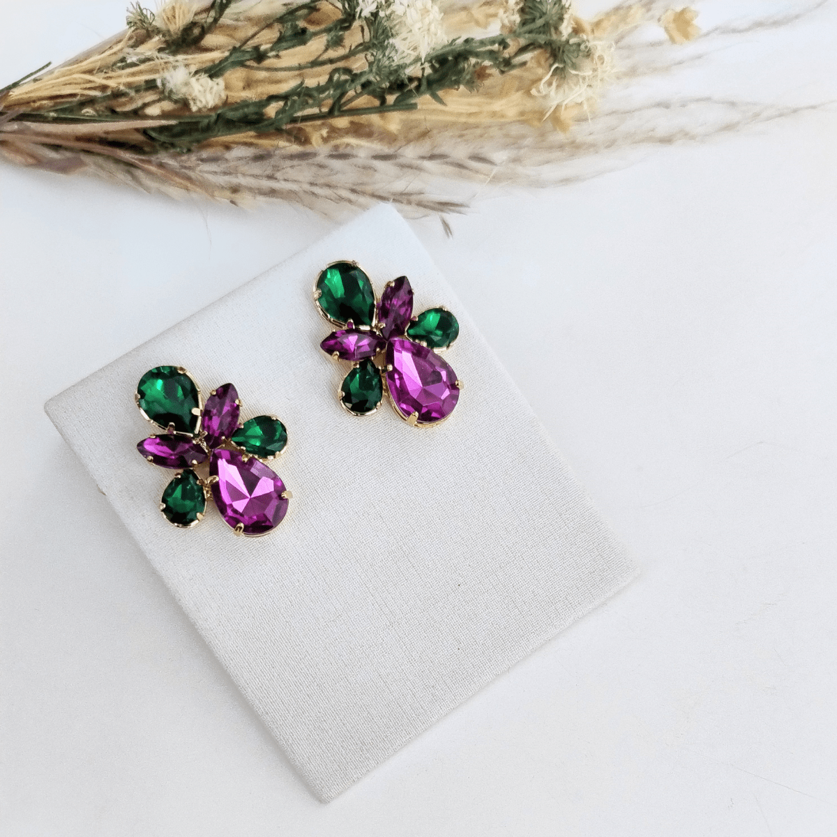 BRINCO ISA ROXO COM VERDE Cor:roxo com verde
