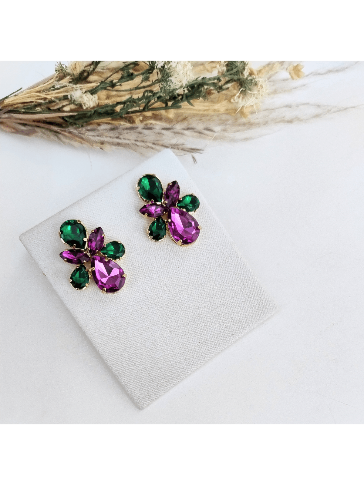 BRINCO ISA ROXO COM VERDE Cor:roxo com verde