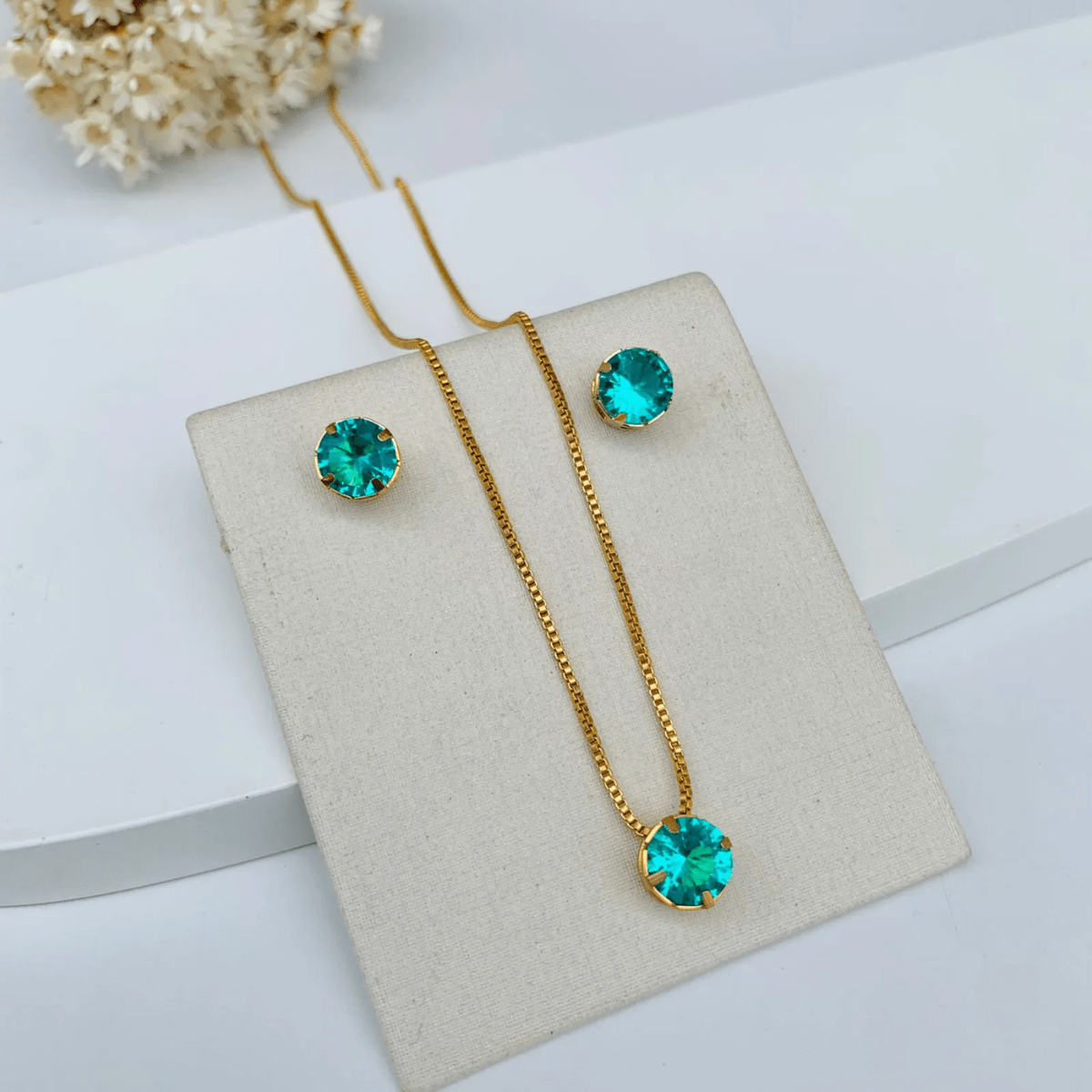 KIT COLAR COM BRINCO PONTO DE LUZ VERDE TURMALINA Cor:Dourado
