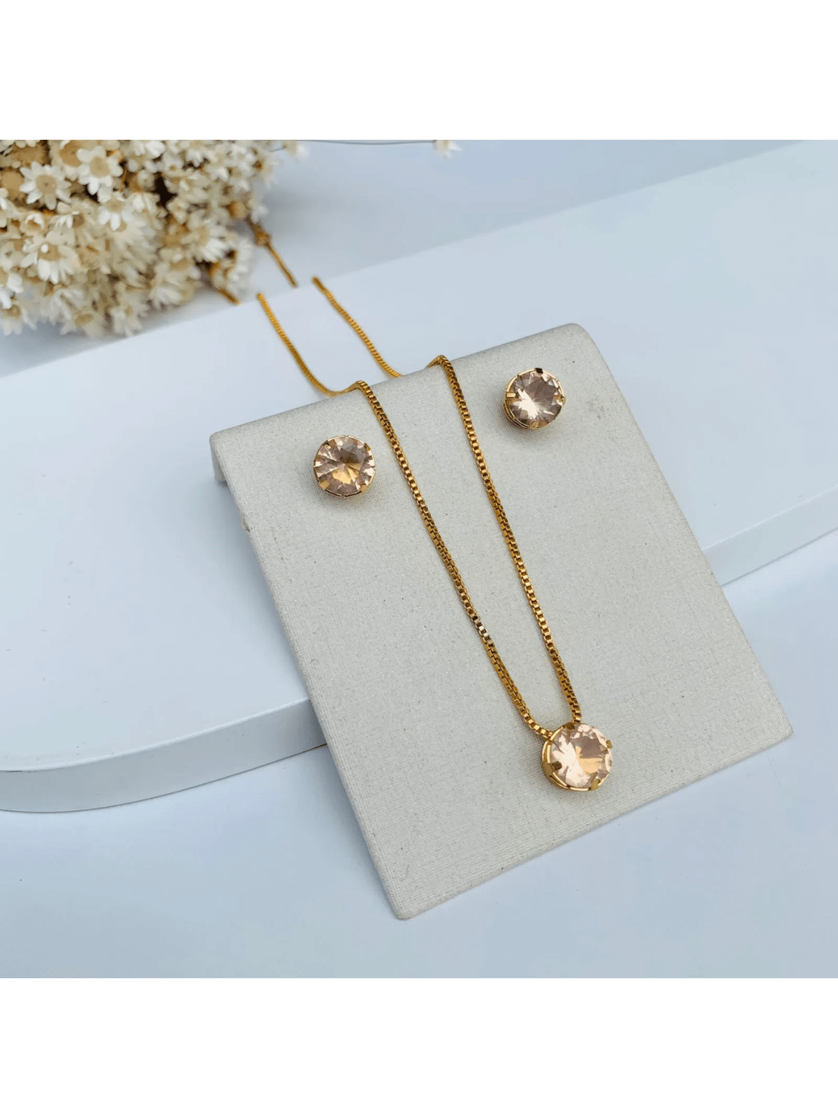 KIT COLAR COM BRINCO PONTO DE LUZ NUDE BANHO OURO Cor:NUDE