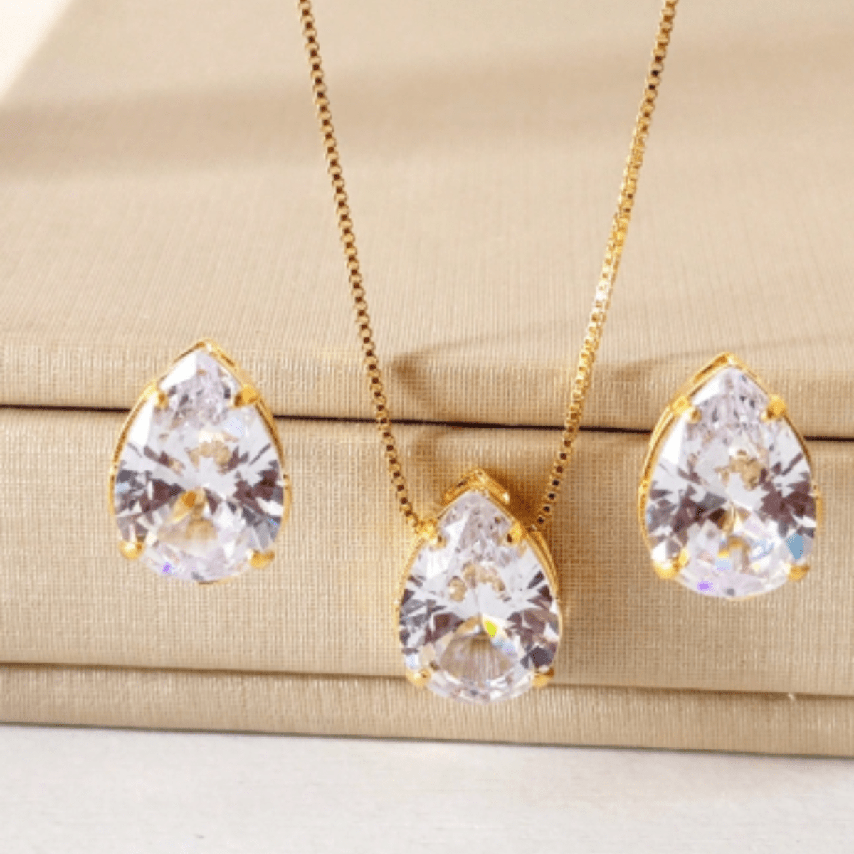 KIT COLAR COM BRINCO MINI GOTA MANAUS CRISTAL DE ZIRCONIA Cor:cristal