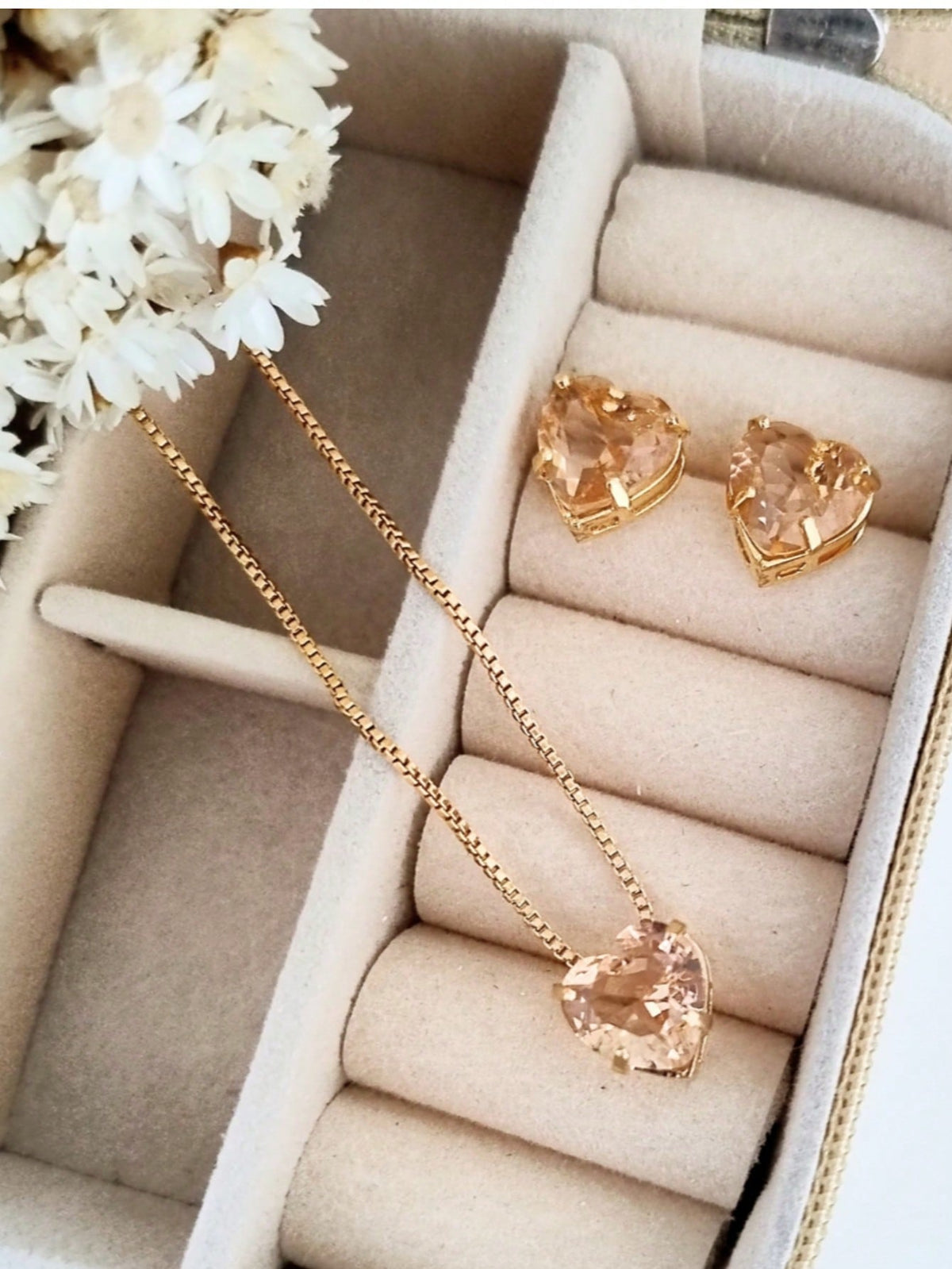 KIT COLAR COM BRINCO CORAÇÃO PEDRA ZIRCONIA Cor:AMBAR