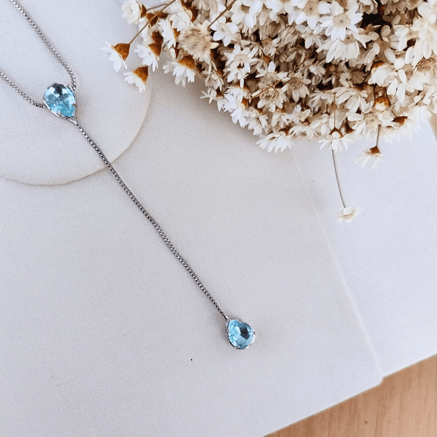 GRAVATINHA V E V MINI DE ZIRCONIA BANHO PRATA Cor:Azul bebê