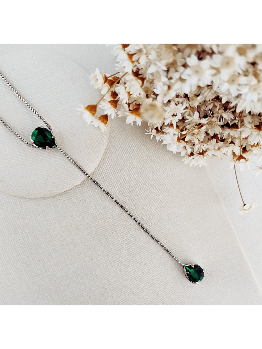 GRAVATINHA V E V MINI DE ZIRCONIA BANHO PRATA Cor:ESMERALDA