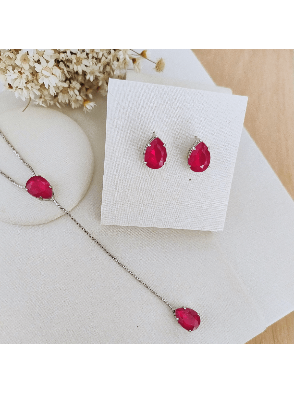 KIT COLAR COM BRINCO V E V BANHO PRATA Cor:Rosa chiclete