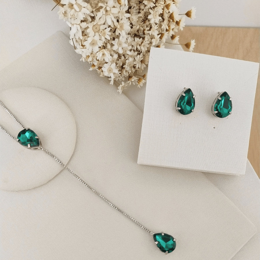 KIT COLAR COM BRINCO V E V BANHO PRATA Cor:ESMERALDA