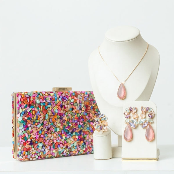 Kit 4 Peças Clutch de Pedrinhas, Brinco, Colar e Anel Regulável Amanda Collor Dourado