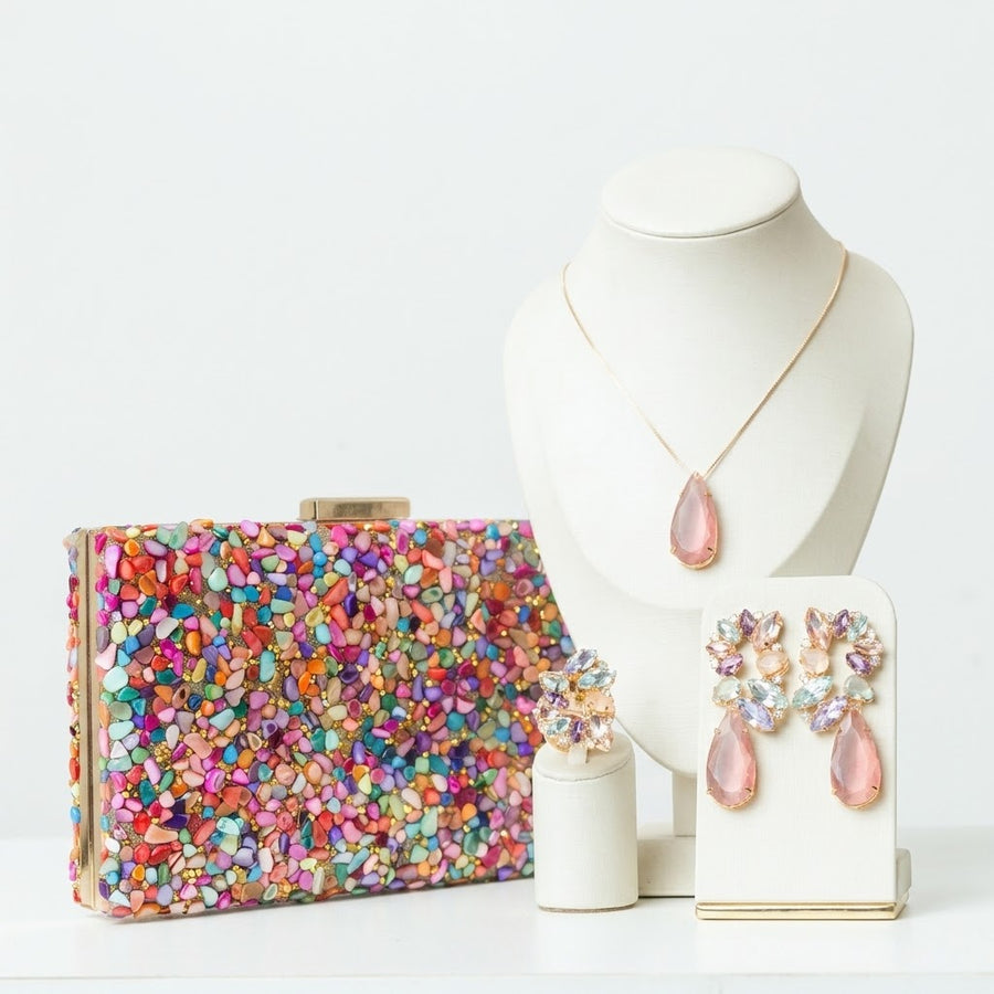 Kit 4 Peças Clutch de Pedrinhas, Brinco, Colar e Anel Regulável Amanda Collor Dourado