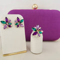 Kit Clutch, Brinco e Anel Regulável Hasse Pedraria Roxo com Verde Banho Dourado