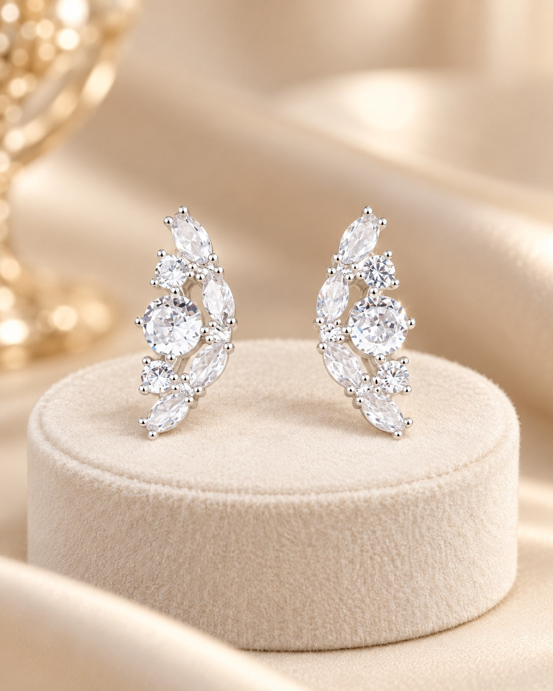 Brinco Ear Kurf de Zircônia Cristal - ESCOLHA O BANHO