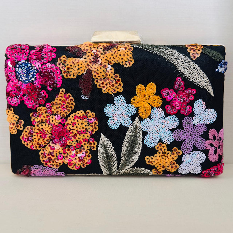 Clutch Bordada Preta com Detalhe Colorido